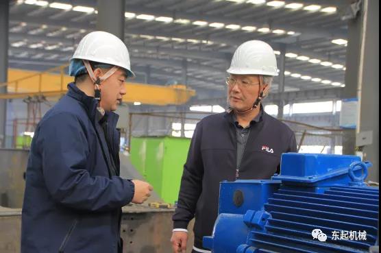 河南工業(yè)大學(xué)機(jī)電工程學(xué)院院長、碩士研究生導(dǎo)師惠延波教授等一行蒞臨東起集團(tuán)參觀考察
